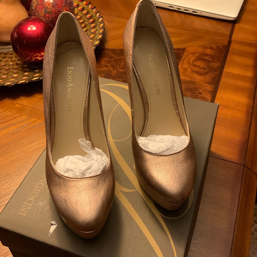 ENZO ANGIOLINI metallic heels